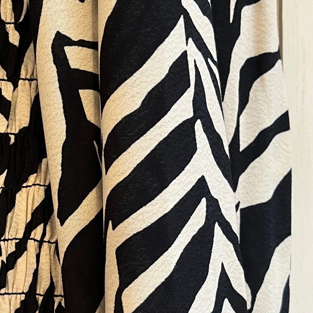 Eloquii Black Cream Zebra Print Off Shoulder Blouse Size 14/16 NWT - Picture 3 of 8